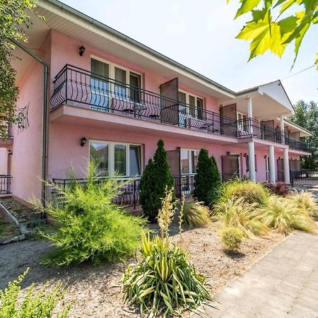 Apartmany Karmon Park Veľký Meder Dış mekan fotoğraf