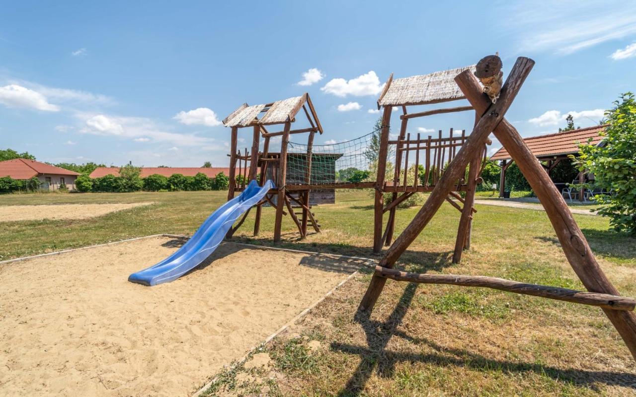 Apartmany Karmon Park Veľký Meder Dış mekan fotoğraf