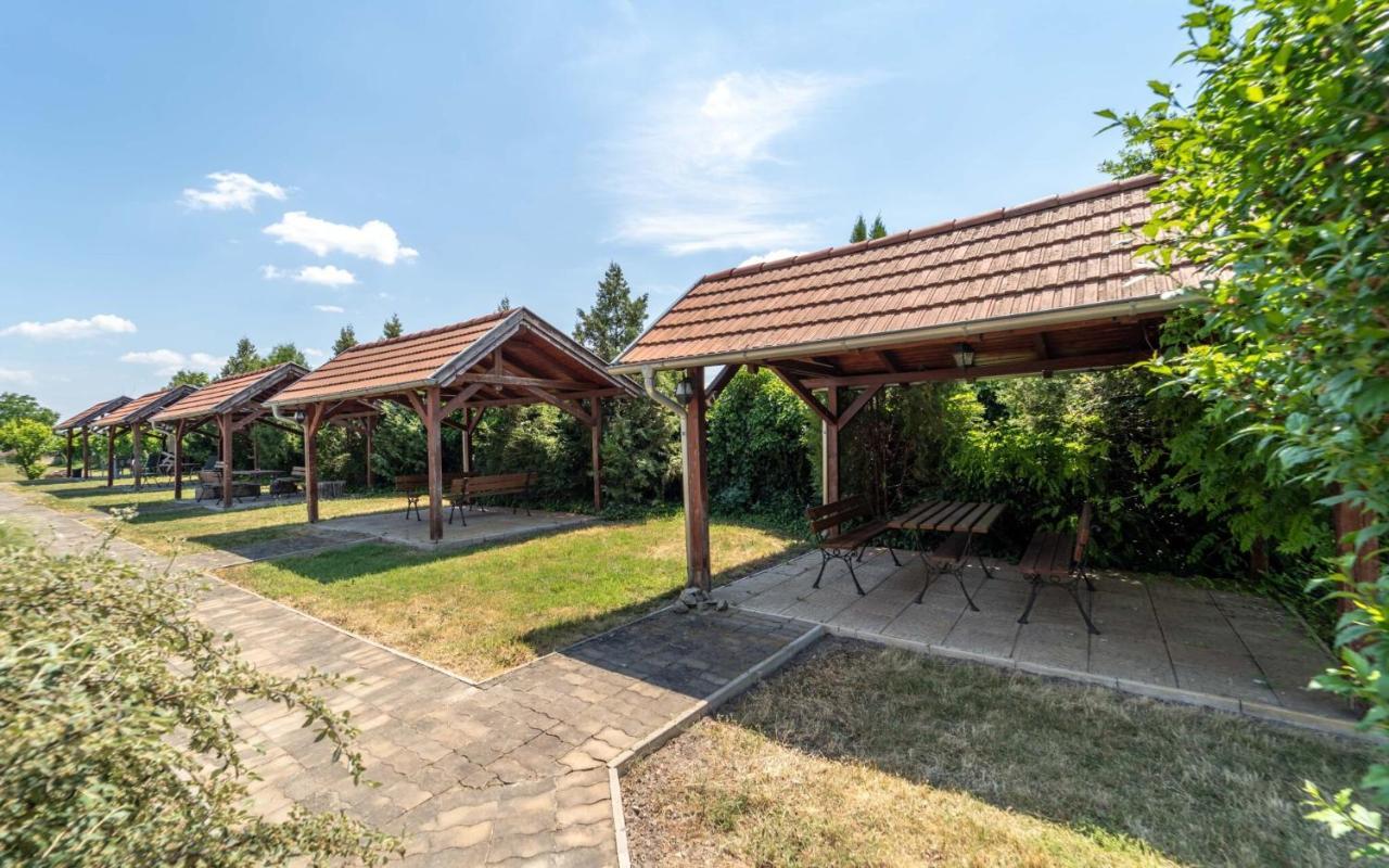 Apartmany Karmon Park Veľký Meder Dış mekan fotoğraf