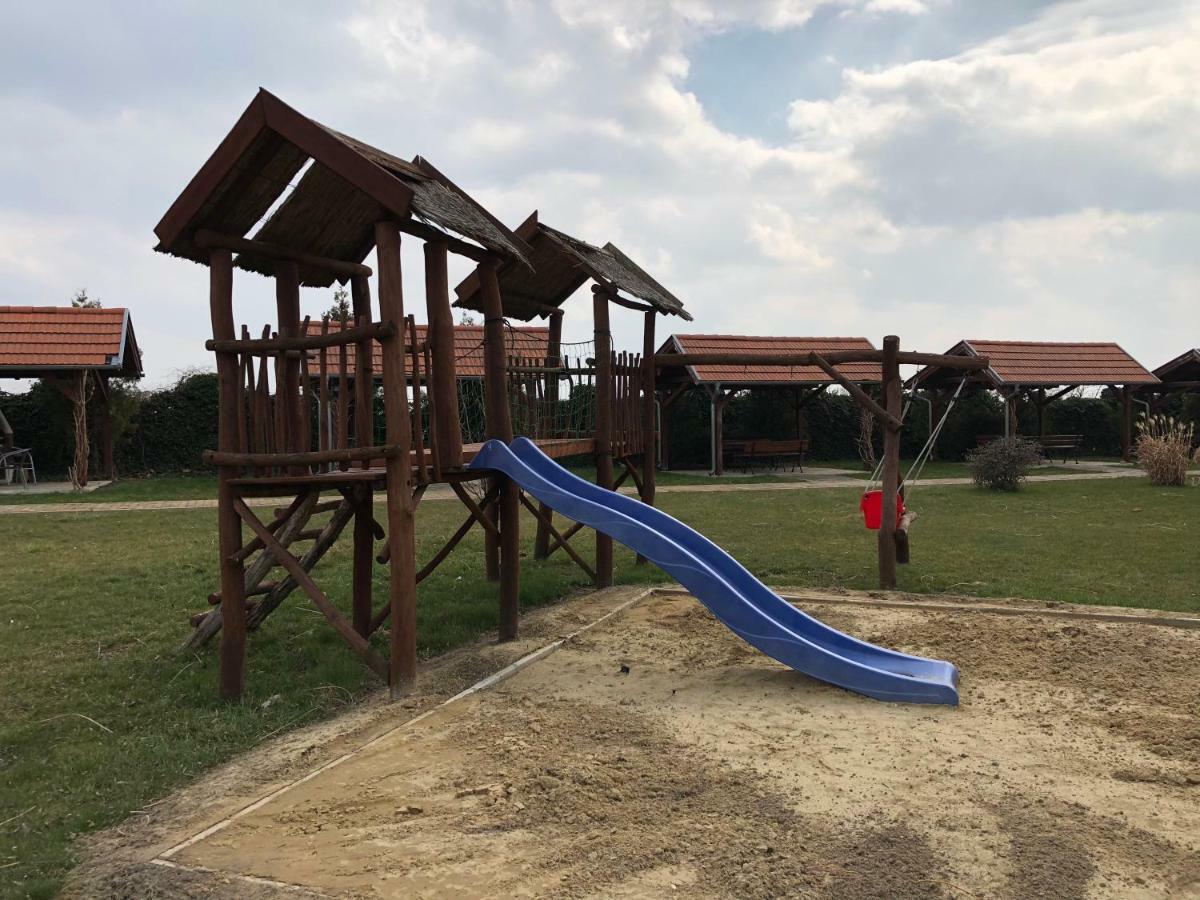 Apartmany Karmon Park Veľký Meder Dış mekan fotoğraf